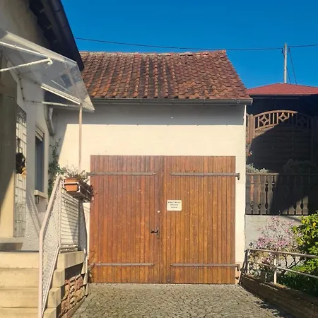 Vintage-neu Teilrenoviert Appartement *